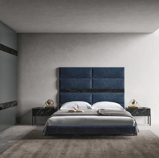 Letto di design con testiera in tessuto con inserto in marmo Materia261 06 di Passione Italiana